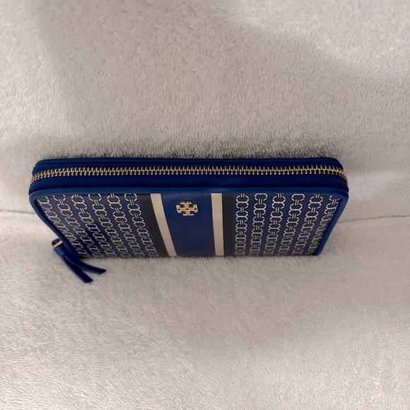 Tory Burch zippy wallet - Picture 6 of 6